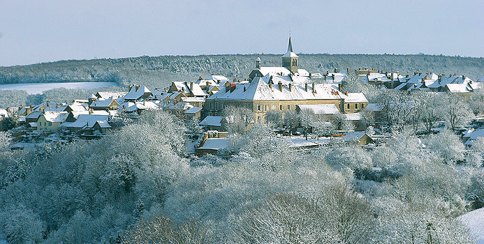 Le village de Flavigny sous la neige